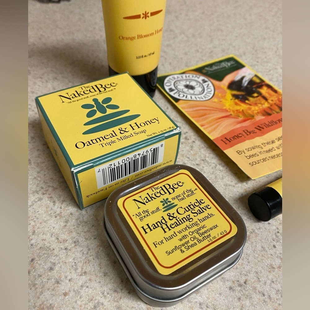 The Naked Bee Bath & Body Gift Set | Honey & Oatmeal Skincare Bundle | NWT - Picture 3 of 5